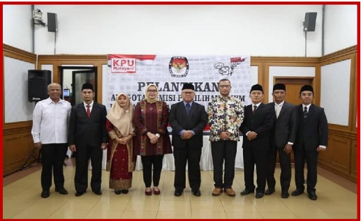 PELANTIKAN KOMISIONER KPU KOTA PADANG OLEH KPU RI